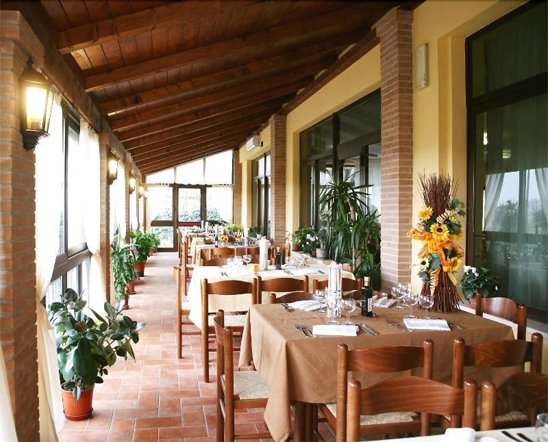 Hotel Tiziana Montepulciano Stazione エクステリア 写真