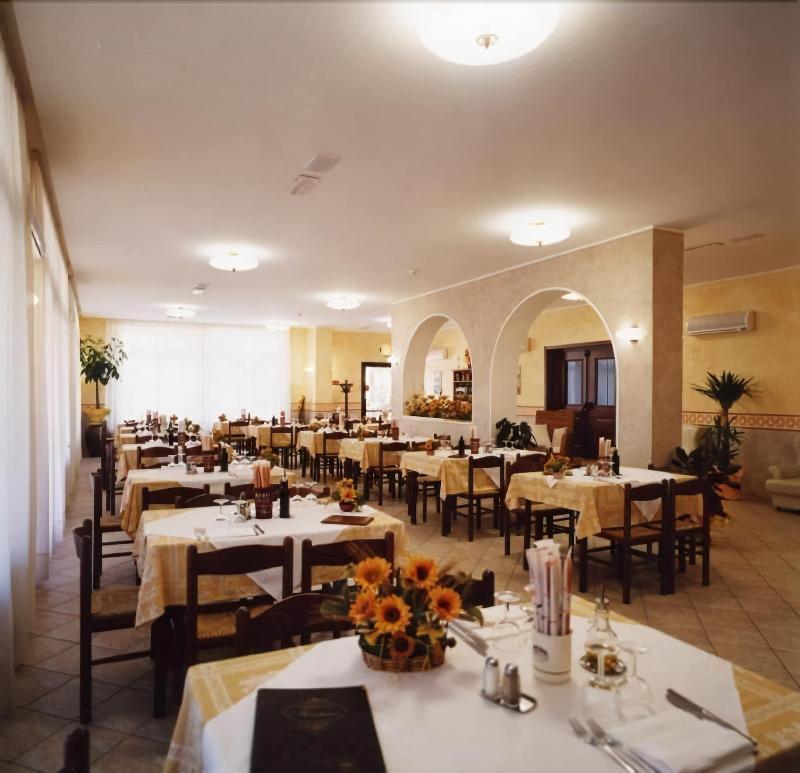 Hotel Tiziana Montepulciano Stazione エクステリア 写真