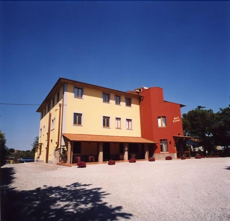 Hotel Tiziana Montepulciano Stazione エクステリア 写真
