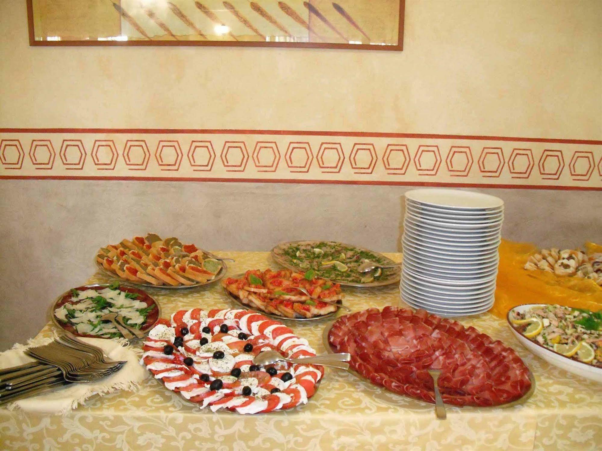 Hotel Tiziana Montepulciano Stazione エクステリア 写真