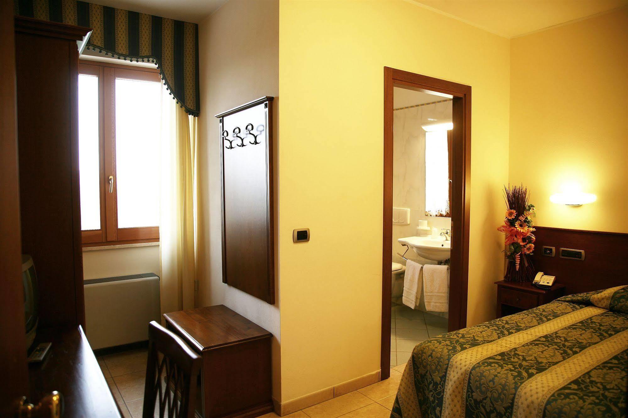 Hotel Tiziana Montepulciano Stazione エクステリア 写真
