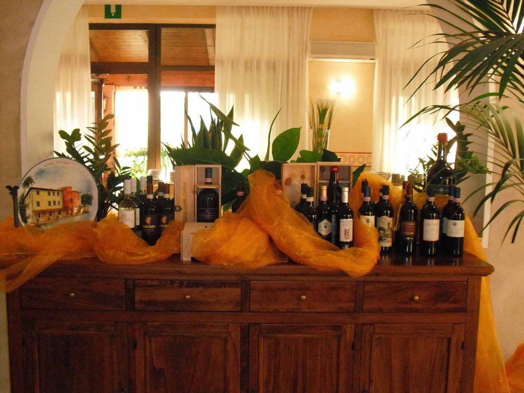 Hotel Tiziana Montepulciano Stazione エクステリア 写真